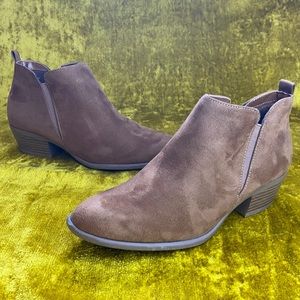 American Eagle Brown Faux Suede Chunky Heeled Slip On Ankle Booties Size 8.5